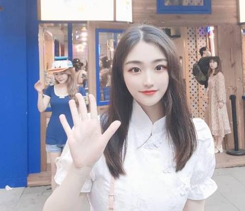 南航丰满空姐自拍泄露