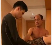 p站奇葩土豪强迫鸭子男女通吃