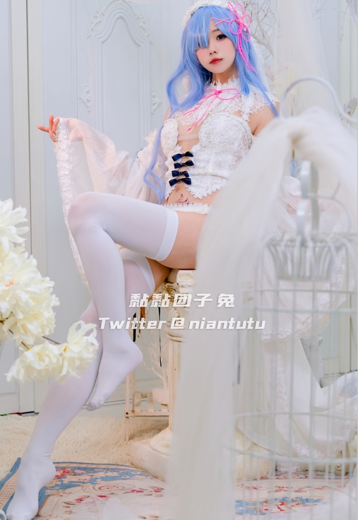 +b站up《黏黏团子兔》蕾姆cos写真