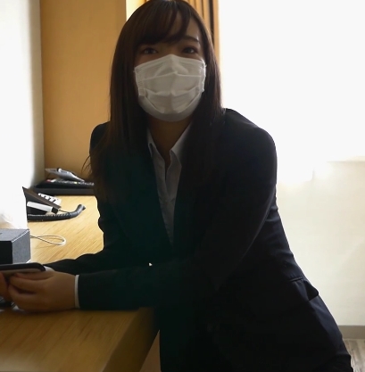 《恋足控博物馆》挠求职女大学生的丝袜美脚