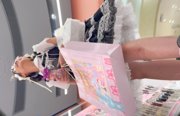 罕见-商城偶遇兩個洛麗塔萌妹零距离私拍