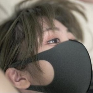 p站人气顶流（HongKongDoll）可爱粉红泳装凸显傲人身材