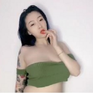 抖音深夜女主播们的性感擦边舞分享，主播们深情摇曳着身姿【45V，1.4G】