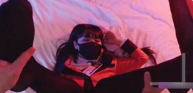 顶流玩偶姐姐协助闺蜜（马苏儿）进军网红圈，两人却身价悬殊【14V，2.5G】