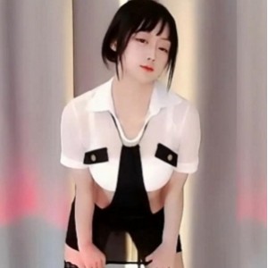 虎牙当家花旦《林小花》翻车，泳装舞蹈惹火摩托摇【5V，699M】