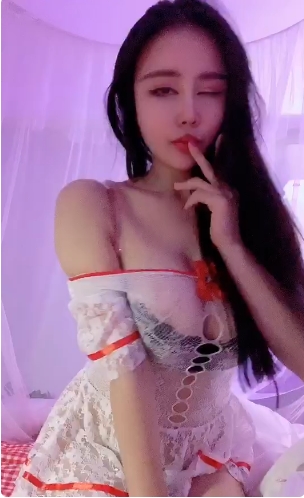 斗鱼TV主播（唐曼）白纱短裙出镜，诱人身材若隐若现【44集6G】