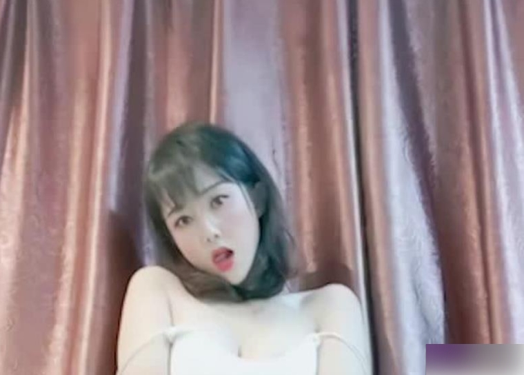 花椒女主播(小辣椒)土豪重金邀请求得性感辣舞,尺度惊人!
