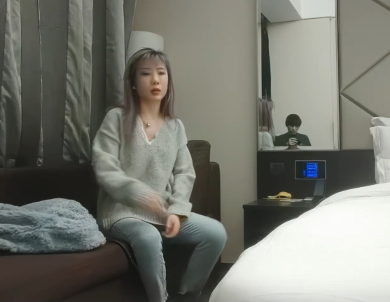 紫头发探索者与妹妹的约会