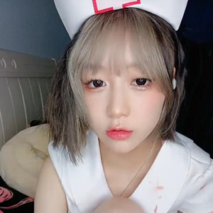 《清新可爱！短发萌妹子米拉带你穿越清纯系》