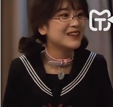 唐一涵在锦城学院下水吃瓜的视频