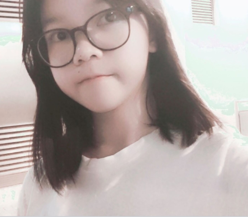 火辣身材的妹子喜欢玩弄道具展示自己性感躯体的视频，1V+1g资源百度盘分享