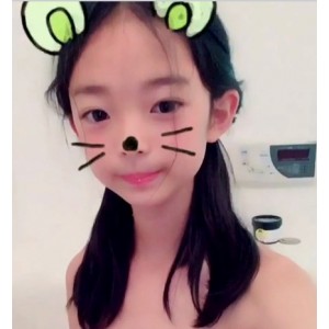 火辣身材的妹子喜欢玩弄道具展示自己性感躯体的视频，1V+1g资源百度盘分享