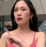 美女穿着吊带紧身裤展示长腿，视频分享9V高清画质，可在线观看或下载至百度云