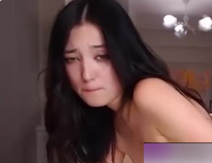 超诱混血美女剥皮用力吃的1部