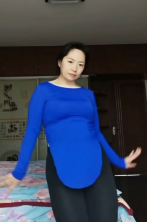 限时抢购45万粉少妇月姐呀自拍8v+296M，快手转载搬运，百度盘下载！