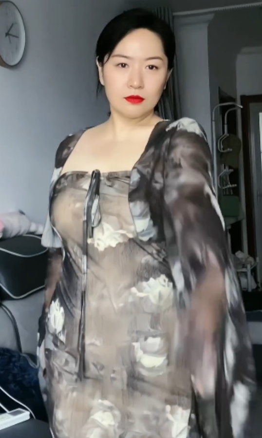 限时抢购45万粉少妇月姐呀自拍8v+296M，快手转载搬运，百度盘下载！