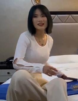 家里缺钱的美女约P酒店兼职嗨翻