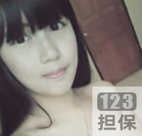 校花李宜辰的自拍照展示