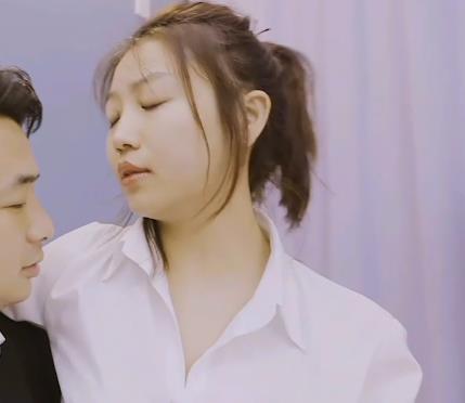 美貌妻子白洁越轨校长大战34分钟视频