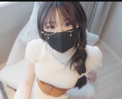 《台北牛奶妈妈》自拍视频，21分钟1.3G，臀部拉丝内衣展示