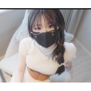 《台北牛奶妈妈》自拍视频，21分钟1.3G，臀部拉丝内衣展示