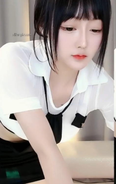 虎牙女神林小花内衣清纯展示，超清晰视频，3V，13分54秒