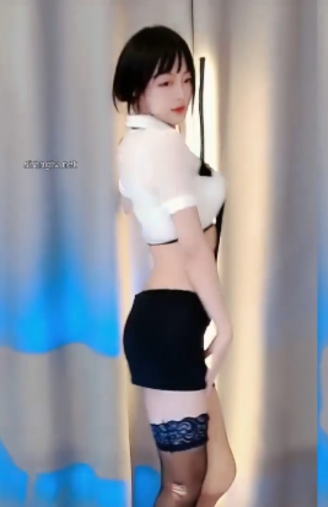 虎牙女神林小花内衣清纯展示，超清晰视频，3V，13分54秒