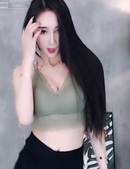 虎牙车老板AI热舞软件：一键去衣，价格公道，更新进群