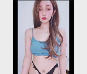 高颜值性感S妇，互动自拍神经视频大放送！