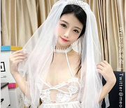 喵四：妹子少女私拍作品，闪现婚纱闪现，颜值身材光“阴”某处，表情管理天赋，下载收藏！