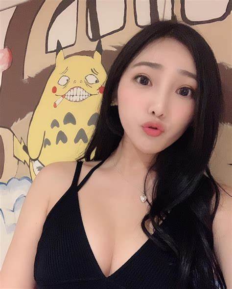 虎牙美女主播啵啵奶茶：新人直播录屏资源，可爱jk服装展现魅力