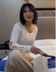 缺钱的美女在酒店兼职，C.P家里出来嗨翻