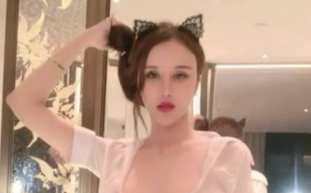 网红女神的大草莓宝贝作品
