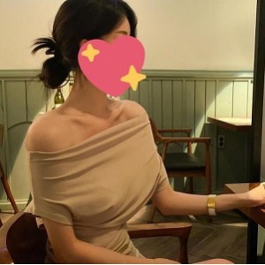 奇妙独家:某航空推出的38万粉Ashley私拍日常