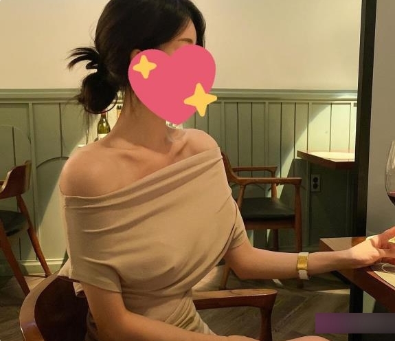 奇妙独家:某航空推出的38万粉Ashley私拍日常
