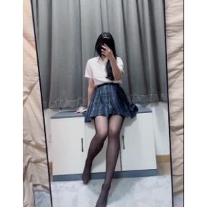 嫩萝L系列合集2：MomoYih自拍视频大放送，马D大黑牛、男主C等精彩内容，总计17V-5.1G！