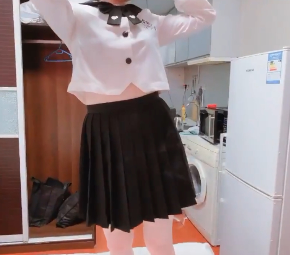 柠檬酱：神秘网络人物的福利视频合集，15.4g大小，百度ED2K热门资源，不露脸COS英雄联盟视频