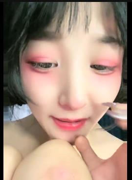 女神小乔户外车自拍直播(5V-2G)，榜一带来的性感风格，观看引发热议