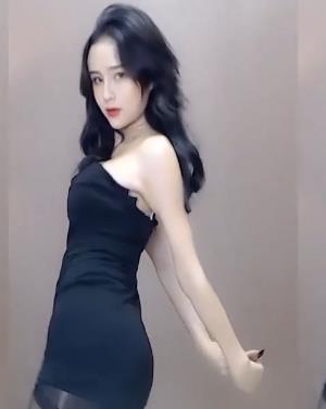 虎牙朴惠恩经典热舞自拍视频集锦，包含颜值滤镜卸妆化妆舞蹈，精彩回顾