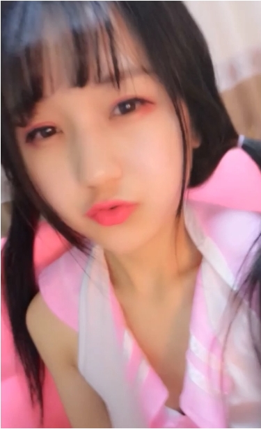 清新网红少女《叶落大人》私人订制这个主题展开介绍;1、语言平淡,不带感吃瓜彩;2、介绍《叶落大人》的外表和直播风格;3、介绍她的视频数量和大小;4、总结她在网络上的影响力。在网络直播平台上,有一位清新可爱的网红少女,大家都亲切地称她为《叶落大人》。她的外表清新自然,长发披肩,眉眼含笑,给人一种清爽的感觉。《叶落大人》的直播风格清新自然,让人感觉舒适愉悦。她以私人订制为主题,每次直播都会为观众定制不