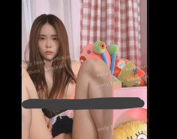 独具魅力！LPL前职业选手WE大舅子前妻yuka金提莫OnlyFans视频，1V和1G资源展示，男伴加入，打粑粑不远！