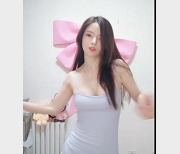 专业热舞女王-舞蹈小姐姐无虞-时长5分-颜值很顶-作者自拍-2V画质