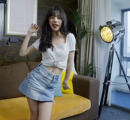 《潘甜甜绅士绝版三部曲》：百度云上的当家花旦，顶流女星，浮力姬的故事