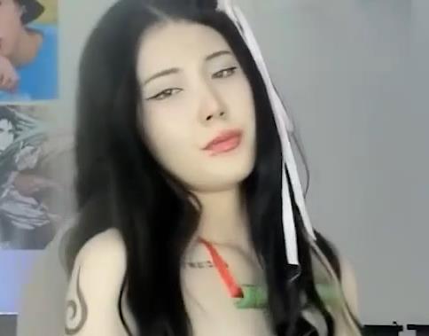 李慧珍舞蹈直播精彩表演，身材好看车衣道具秀喷泉定制款，13分钟15分钟视频下载观看