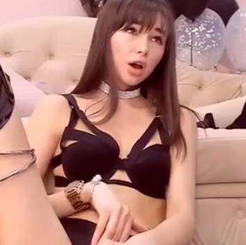 CD主播Hollyextra震撼登场！11部视频全方位展示多样魅力