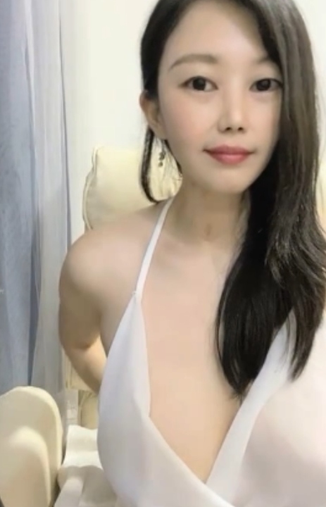 震撼舞技成都糖宝儿天价收费惊人尺度抖馒头舞+放飞自我秀