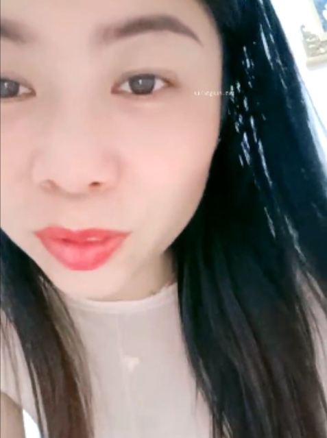 “农村骚妇”裸奔震撼2.6G视频