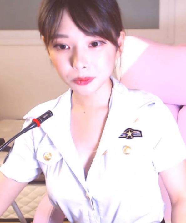 韩国主播鹿小姐deer98：游戏攻略专家，视频收藏达184个