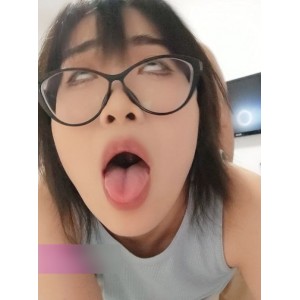反差M小狗崔小蕾：225v12.6g视频收藏大作