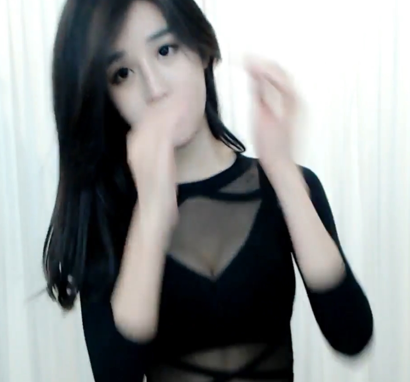 热舞女神小米闪现舞台，收获29个收藏，百度搜索量达115次